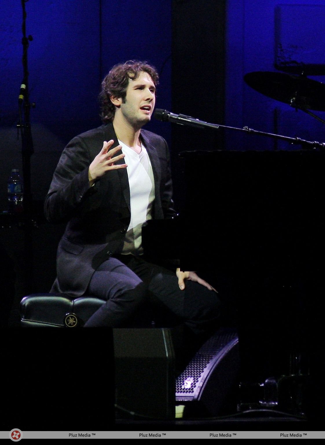 Josh Groban performs at the Bank Atlantic Center | Picture 111500